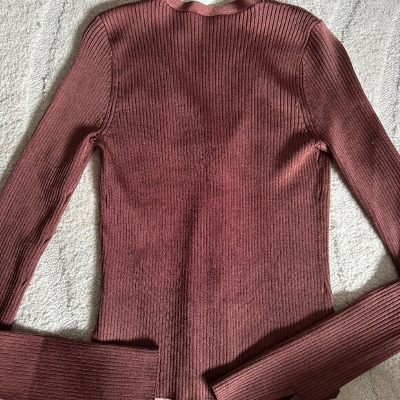 Abercrombie & Fitch Ribbed Button-Up Blouse in Burgundy - Picture 5 of 5
